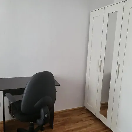 Apartament cu 3 camere chiar in inima Capitalei-3